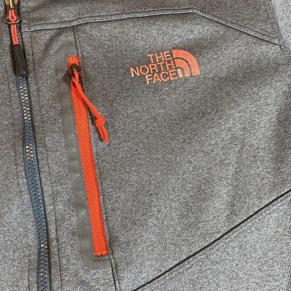 NORTH FACE GRAY‎ ATHLETIC JACKET W/ ORANGE LOGO & HALF ZIPPER MENS L EXCELLENT